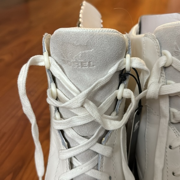 Sorel Out N About wedge boots, size 10, never worn. - Picture 2 of 6